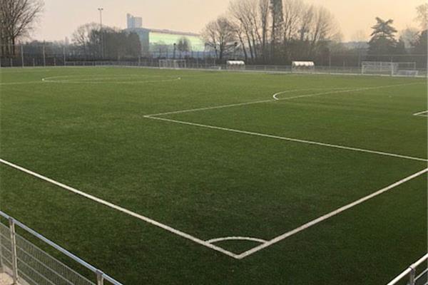 Aanleg kunstgras voetbalveld - Sportinfrabouw NV